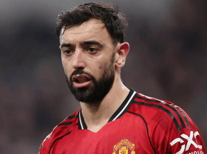 开云体育-中国官网登录入口-李-夏普谈B费去留，曼联或出售核心引新援|布鲁诺·费尔南德斯|球员|俱乐部|足球|红魔_新浪体育_新浪新闻